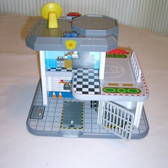 Hape Wooden 2-in-1 Police & Fire Station - Picture 3 of 5